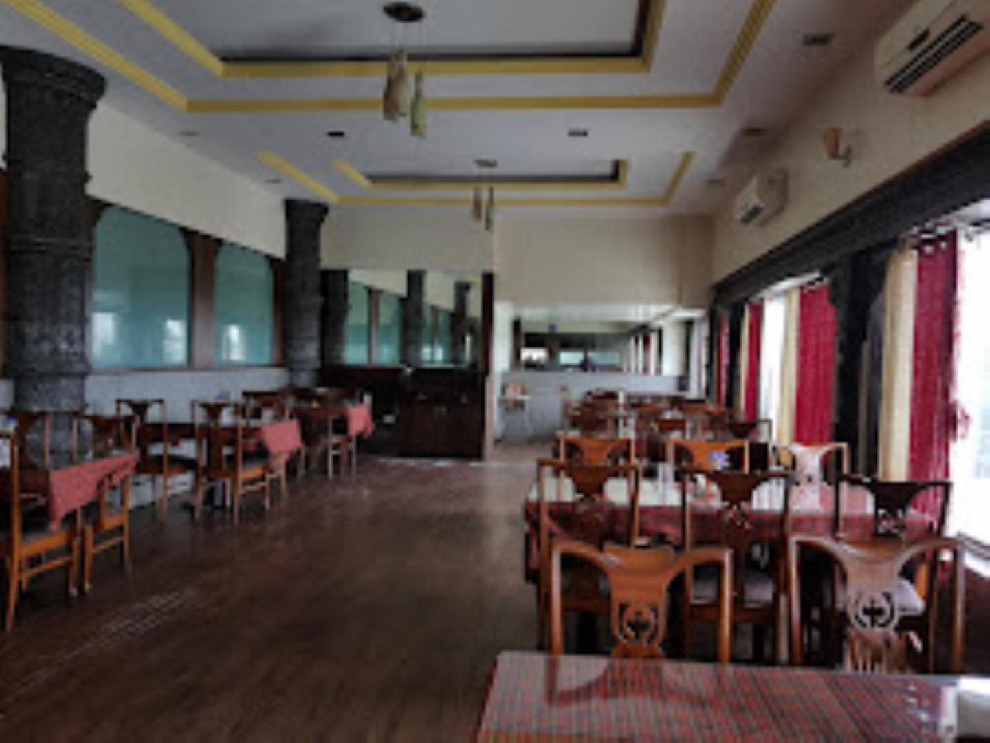 Hotel Maratha Palace,Satara Exteriör bild