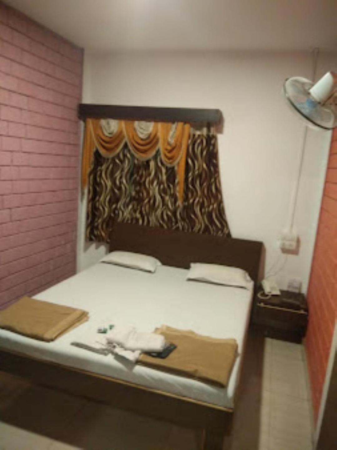 Hotel Maratha Palace,Satara Exteriör bild