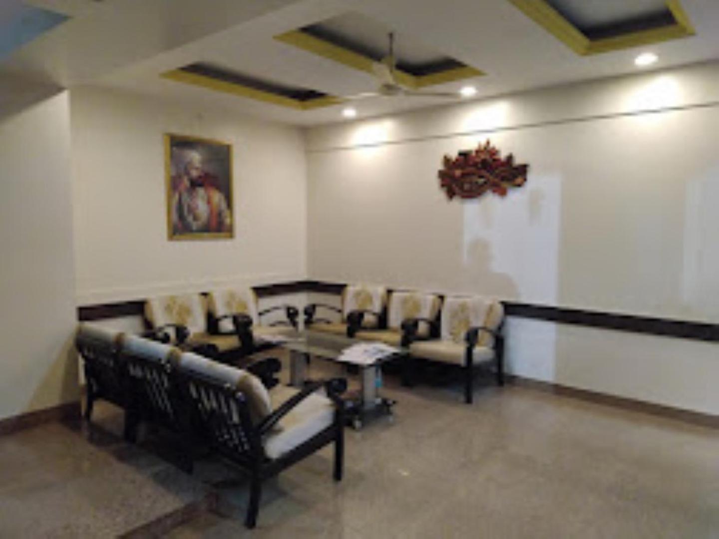 Hotel Maratha Palace,Satara Exteriör bild
