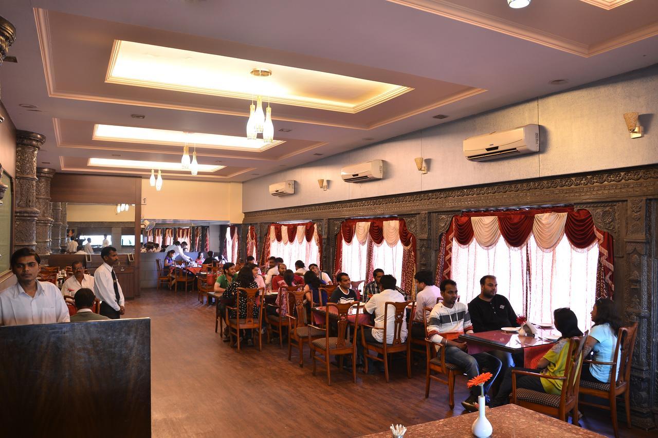 Hotel Maratha Palace,Satara Exteriör bild